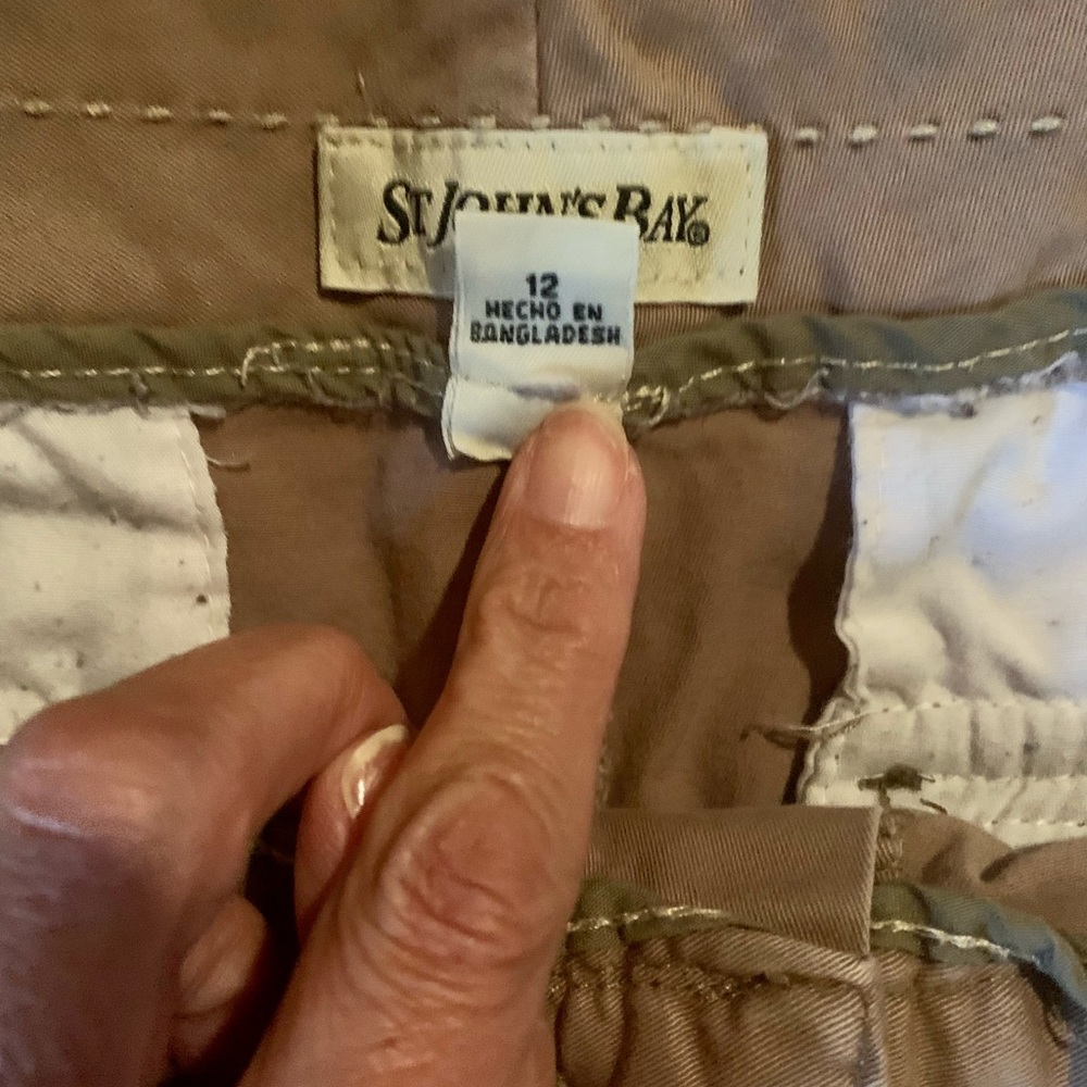 St. John’s Bay Ladies Shorts. - Picture 3 of 4